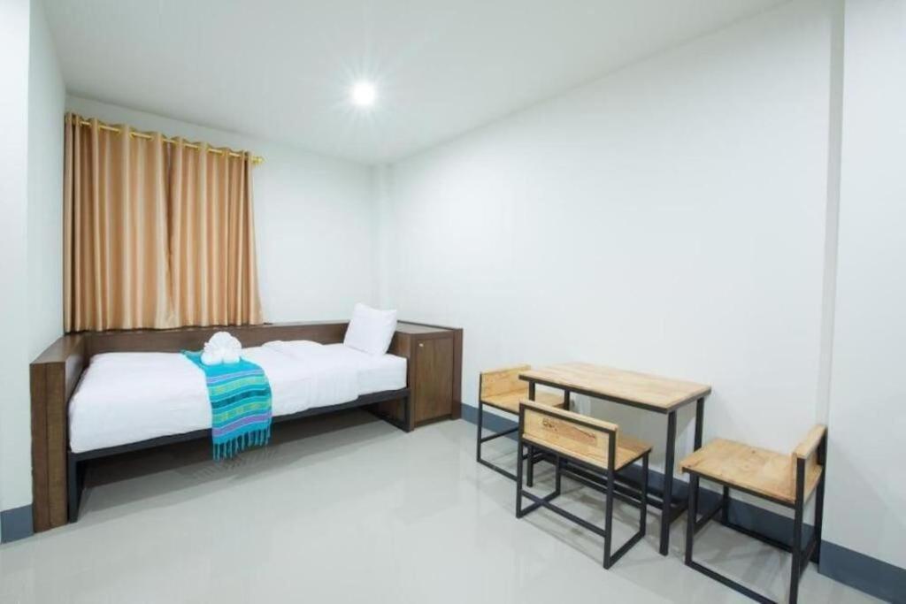 Bees Smile Hotel Chiang Rai Buitenkant foto