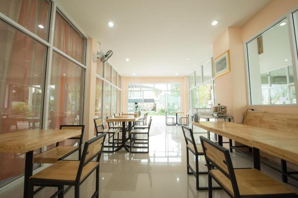 Bees Smile Hotel Chiang Rai Buitenkant foto